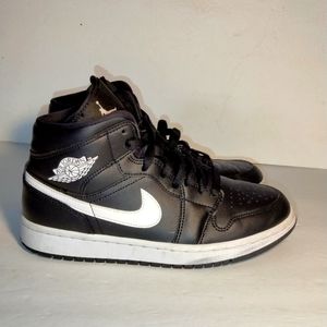 Nike Air Jordan 1 Mid Black White BQ6472-011  Women Size 8